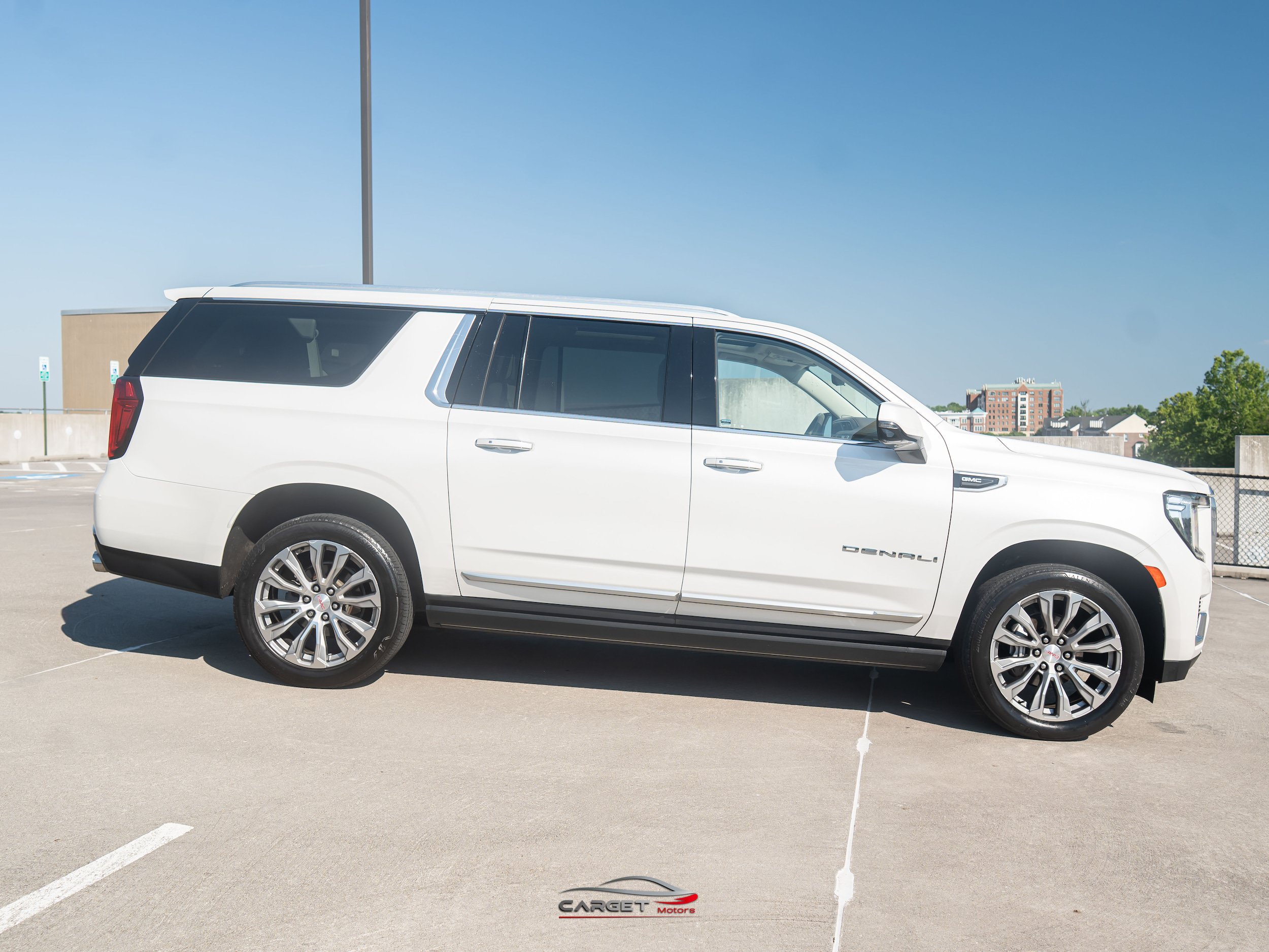 Used 2021 GMC Yukon XL Denali w/ Denali Premium Package AWD/4WD image 8