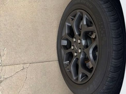 Used 2022 Chrysler 300 Touring w/ Sport Appearance Package AWD/4WD image 12