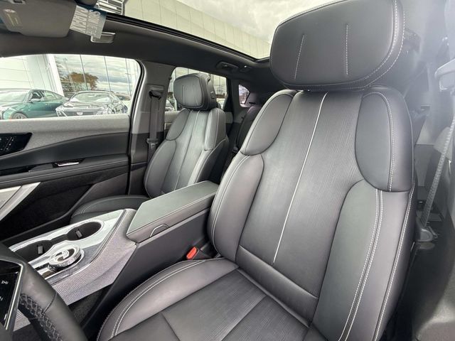Certified 2025 Cadillac Optiq Luxury 2 w/ LPO, Floor Liner Package AWD/4WD image 19