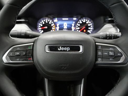 Used 2023 Jeep Compass Latitude AWD/4WD image 15