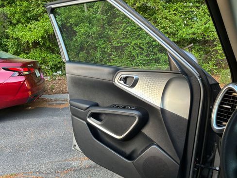 Used 2025 Kia Soul LX w/ LX Technology Package image 20