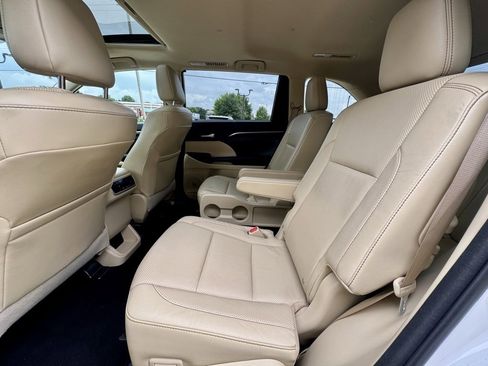 Used 2015 Toyota Highlander Limited image 15