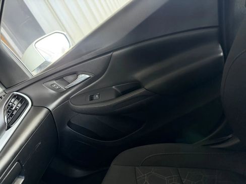 Used 2017 Chevrolet Volt LT FWD image 32