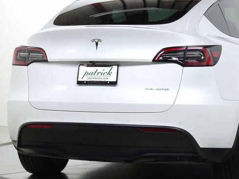 Used 2022 Tesla Model Y Long Range AWD/4WD image 10