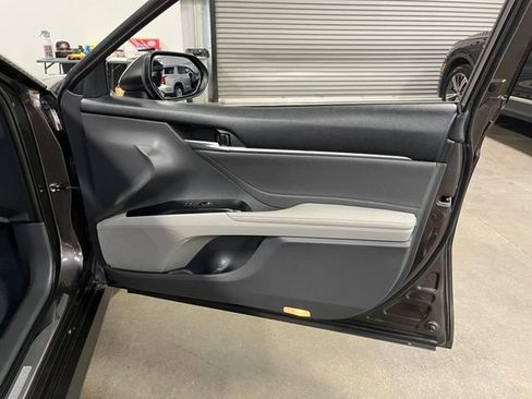Used 2018 Toyota Camry XLE w/ Audio Package FWD image 12