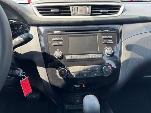 Used 2016 Nissan Rogue S AWD/4WD image 18