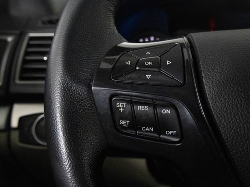 Used 2019 Ford Explorer XLT image 30