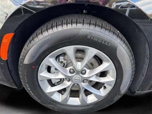 New 2026 Chrysler Pacifica Limited image 26