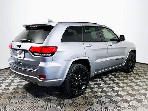 Used 2019 Jeep Grand Cherokee Altitude AWD/4WD image 7