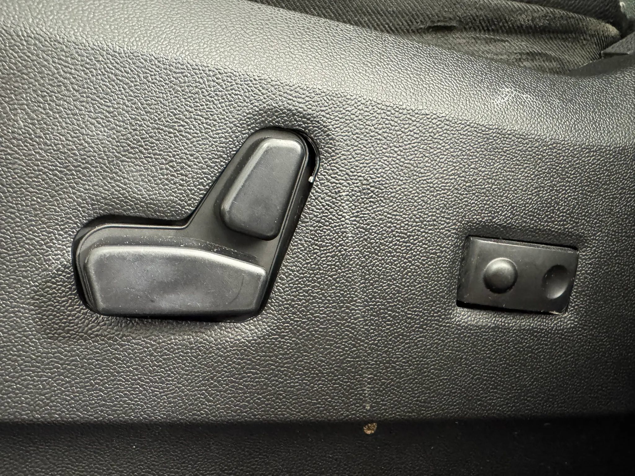 Used 2014 Chrysler Town & Country Touring-L w/ Driver Convenience Group FWD image 30