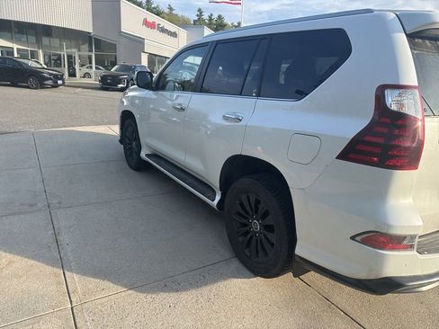 Used 2022 Lexus GX 460 Premium w/ Accessory Package AWD/4WD image 11
