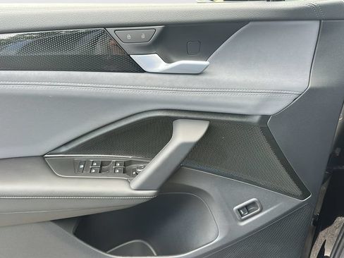 New 2026 Volkswagen Tiguan SE FWD image 20
