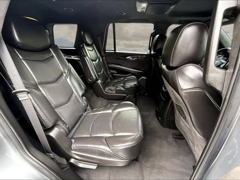 Used 2020 Cadillac Escalade Platinum RWD image 25