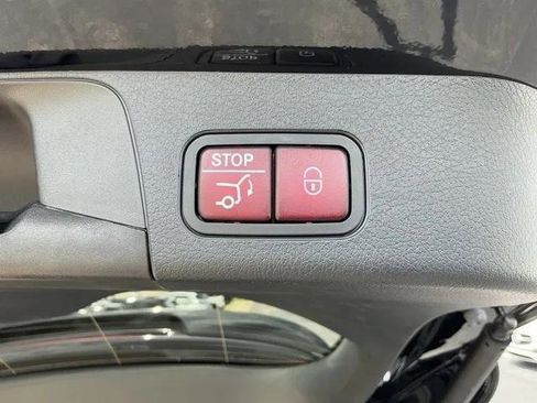 New 2025 Mercedes-Benz GLB 250 image 19