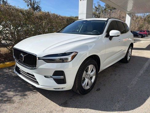 Used 2022 Volvo XC60 B5 Momentum w/ Climate Package image 1