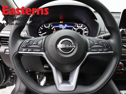Used 2025 Nissan Altima 2.5 SV FWD image 10