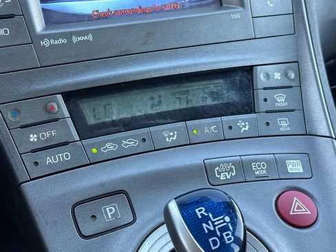 Used 2013 Toyota Prius Plug-In Hybrid image 20