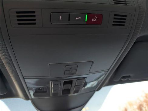 Used 2023 Volkswagen Taos SEL image 40