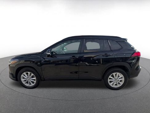 Used 2025 Toyota Corolla Cross LE image 9