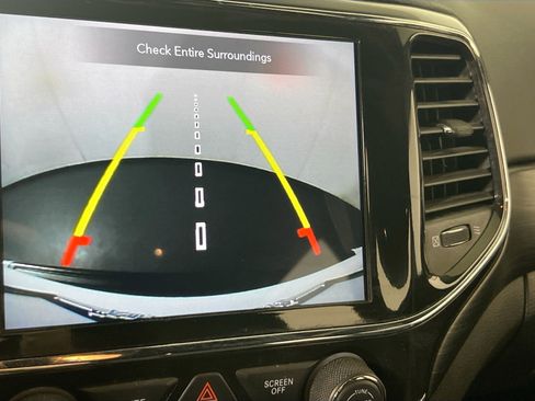 Used 2022 Jeep Grand Cherokee Laredo X image 12