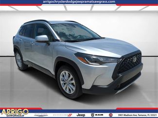 Used 2022 Toyota Corolla Cross LE image 1