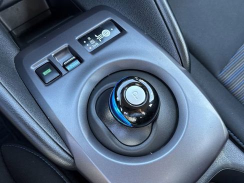 Certified 2025 Nissan Leaf S image 30