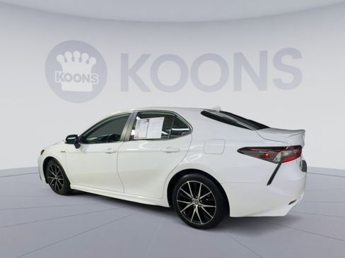 Used 2021 Toyota Camry SE FWD image 8