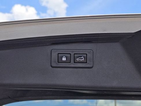 Used 2023 Subaru Outback Premium AWD/4WD image 30
