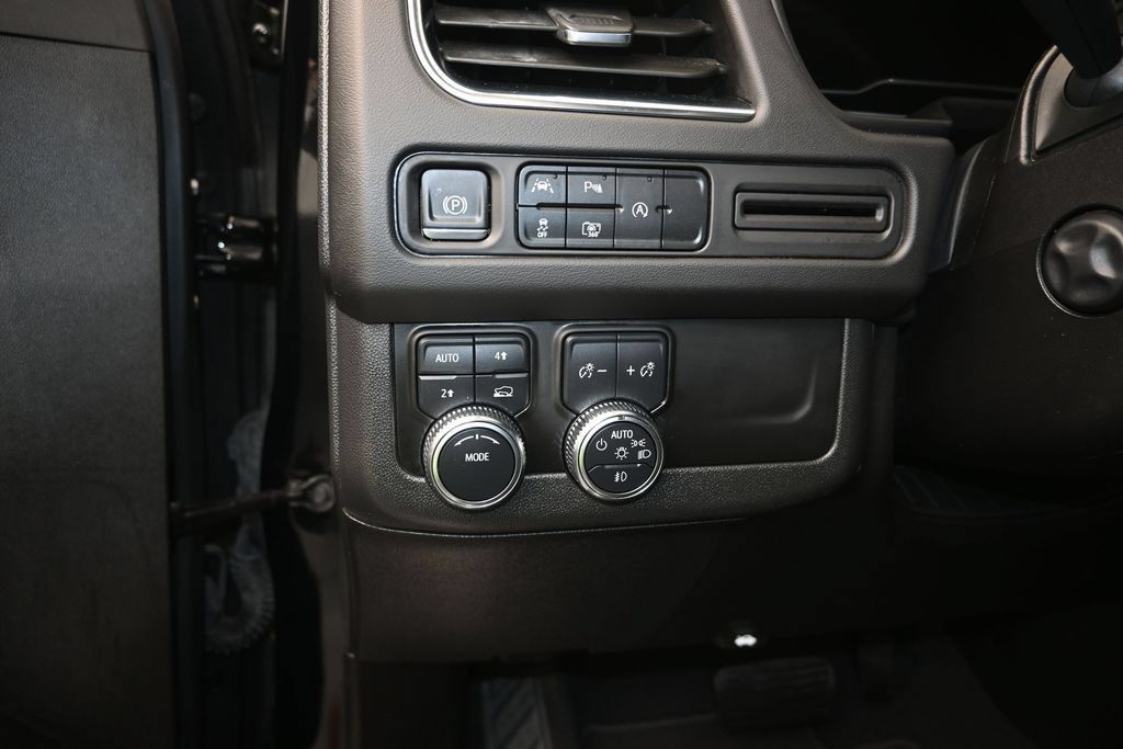 Used 2023 GMC Yukon XL SLT w/ SLT Luxury Package AWD/4WD image 13