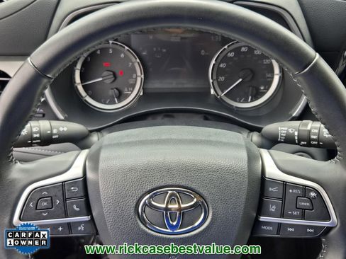 Used 2024 Toyota Highlander XLE image 33