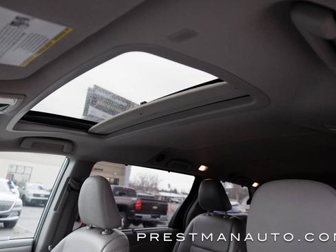 Used 2019 Toyota Sienna XLE w/ XLE Navigation Package image 30