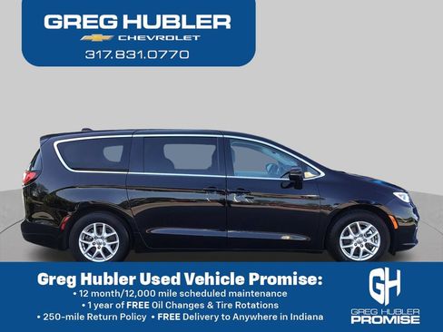 Used 2024 Chrysler Pacifica Touring-L FWD image 5