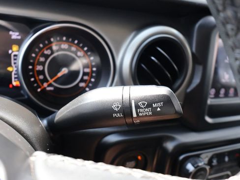 Used 2021 Jeep Gladiator Sport AWD/4WD image 16