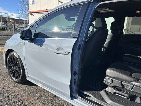 Used 2025 Honda Odyssey Sport-L image 11