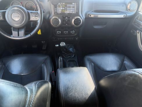 Used 2016 Jeep Wrangler Unlimited Sahara image 15
