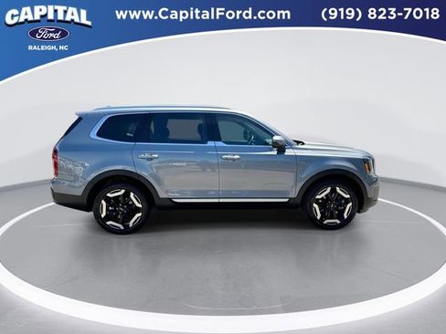 Used 2025 Kia Telluride S FWD image 9