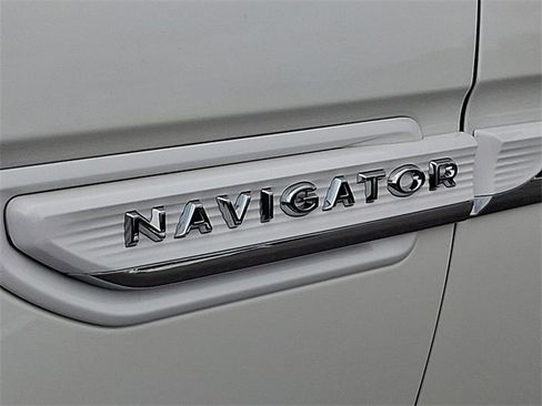 New 2024 Lincoln Navigator L Reserve image 10