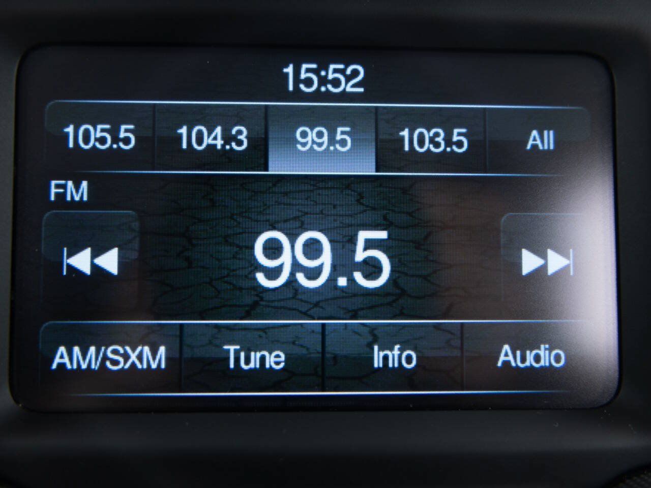 Used 2016 Jeep Renegade Latitude FWD image 33