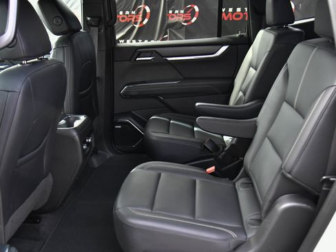 Used 2024 GMC Acadia Elevation image 43