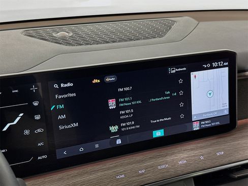 Used 2024 Kia EV9 Land image 15