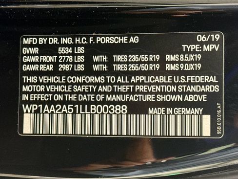 Certified 2020 Porsche Macan AWD/4WD image 35