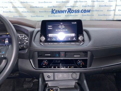 Used 2023 Nissan Rogue SV image 30