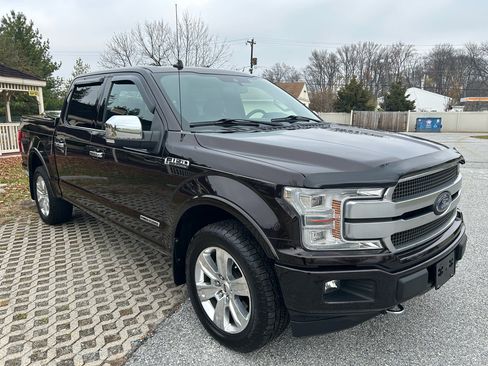 Used 2018 Ford F150 Platinum w/ Equipment Group 701A Luxury image 3