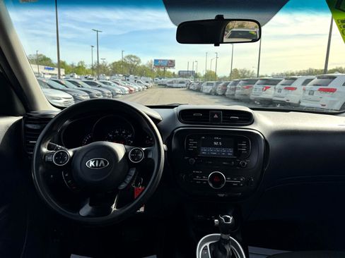 Used 2017 Kia Soul + image 17