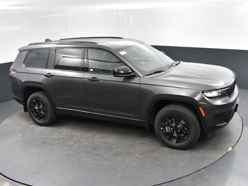 Used 2025 Jeep Grand Cherokee L Altitude image 40