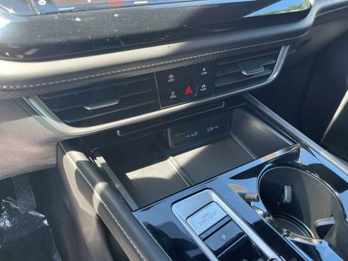 Used 2024 Volkswagen Atlas Cross Sport SE FWD image 24