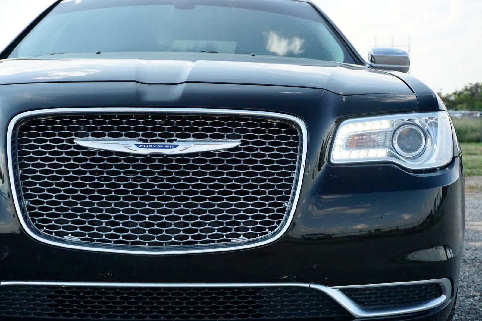 Used 2019 Chrysler 300 Touring w/ Chrome Appearance Package RWD image 3