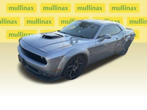 Used 2016 Dodge Challenger R/T Scat Pack RWD image 2