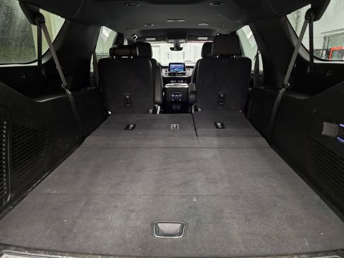 Used 2021 Chevrolet Suburban High Country RWD image 44