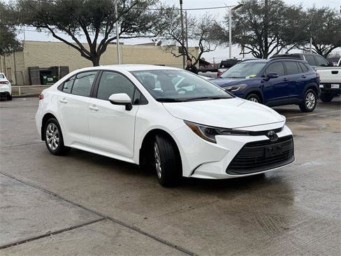 Certified 2025 Toyota Corolla LE image 3